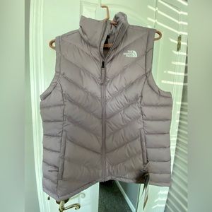 NWT’s North Face Puffer Vest L